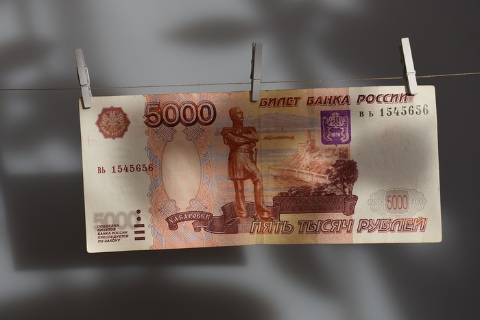 Майор полиции при задержании пытался съесть взятку в 10 тыс. рублей