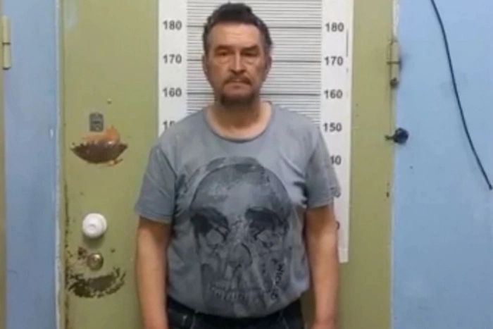 Оскорбившего мальчика в шапке с буквой Z екатеринбуржца оставили на свободе