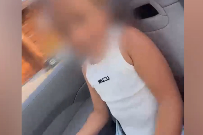 Потерявшиий в ДТП жену свердловский блогер ответил на критику за езду с непристёгнутым ребёнком