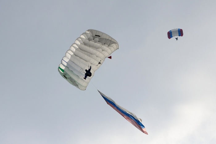 Мужчина разбился во время прыжка с парашютом в Пермском крае