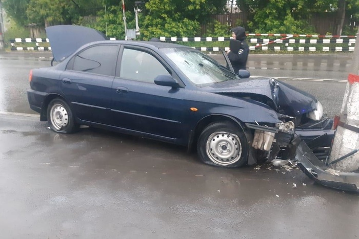 В Екатеринбурге у водителя, который сбил пешехода, угнали автомобиль с места ДТП