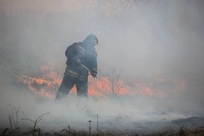Куйвашев пообещал потушить пожар, из-за которого в Екатеринбурге пахнет гарью, к концу дня
