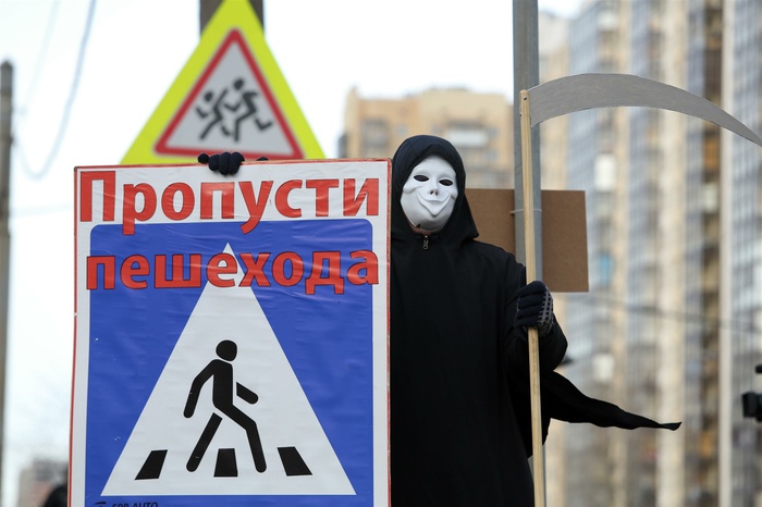На улицах Екатеринбурга появляются знаки нового образца