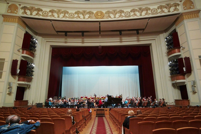 Директор филармонии: в ближайшее время начнется работа с жильцами