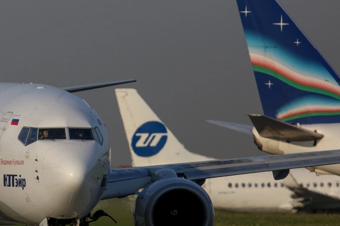 На рейсе Москва-Сургут травмировались бортпроводники «Ютэйр»