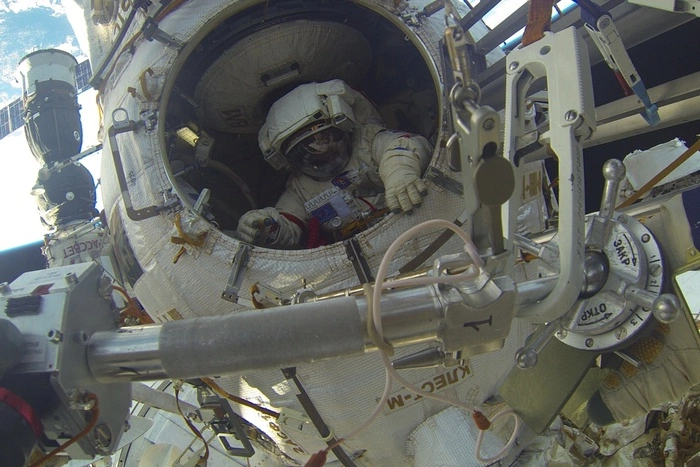 Новая почтовая марка и конверт, посвященные Дню космонавтики, поступили в Екатеринбург (ФОТО)