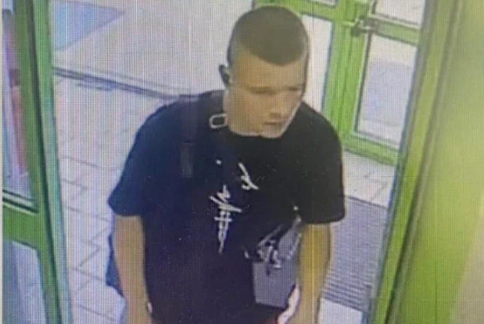 В Екатеринбурге парень вынес из супермаркета полку зубной пасты