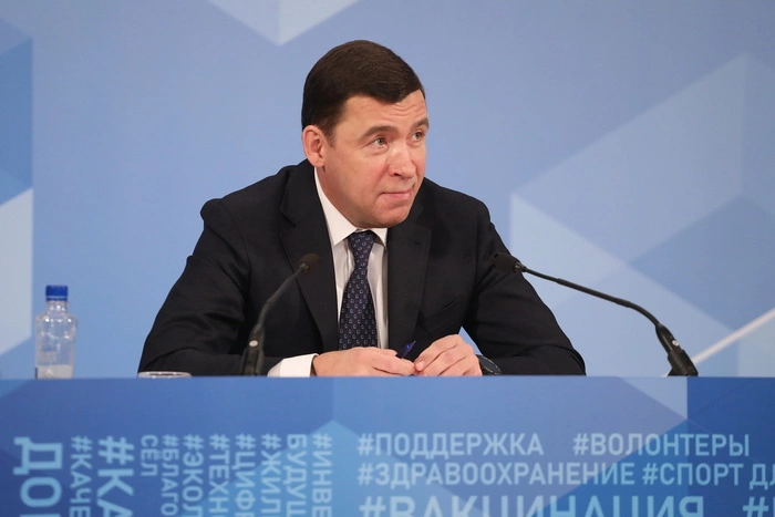 Свердловским чиновникам подняли зарплату