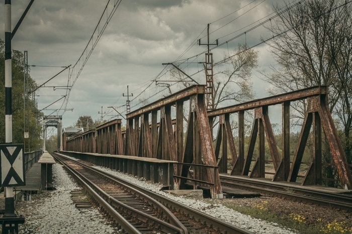 В Екатеринбурге над железнодорожными путями возведут новый мост
