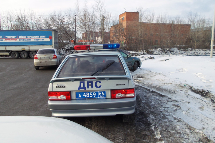 Два водителя пострадали под Екатеринбургом из-за внезапного торможения фуры