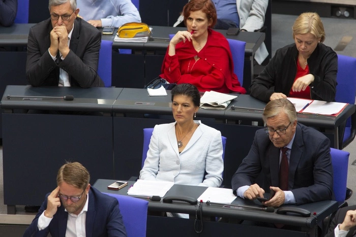 В бундестаге призвали вернуть Россию в G8 в качестве противовеса США