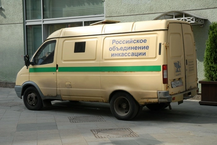 Ежедневно уральские инкассаторы перевозят почти 55 тонн ценностей