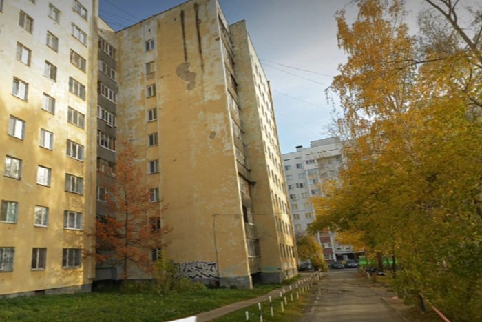 Военную полицию стянули к высотке в Екатеринбурге