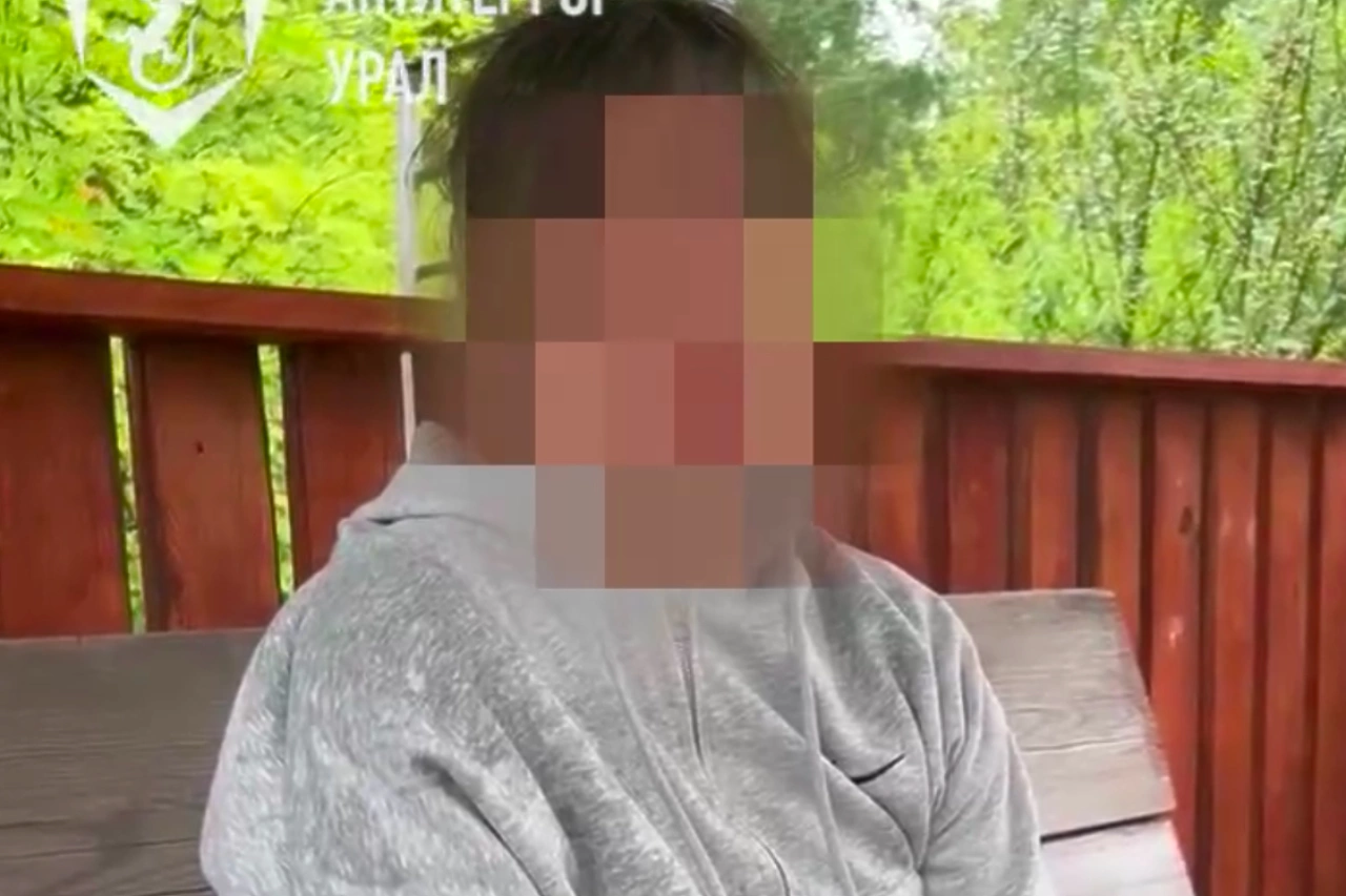 В Екатеринбурге задержали еще одну женщину, снимавшую могилы участников СВО