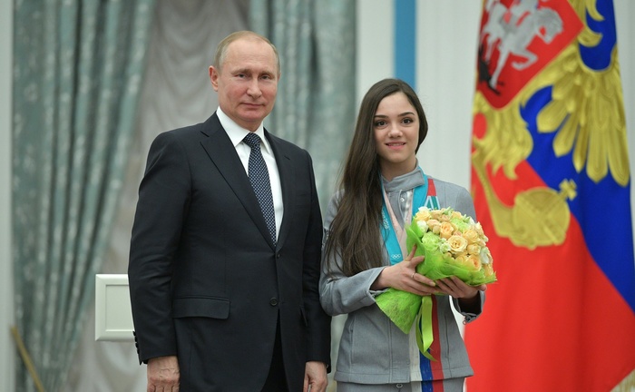 С серебряным призёром Игр по фигурному катанию на коньках Евгенией Медведевой