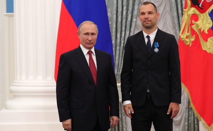 Орденом Почёта награждён член сборной России по футболу Сергей Игнашевич.