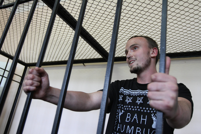 Один из подозреваемых в убийстве журналиста Денис Полищук во время слушания в Киеве, Украина, 19 июня 2015 года. Фото globallookpress.com