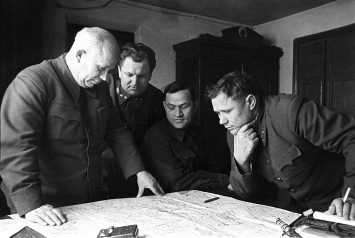 Члены Военного совета Сталинградского фронта Хрущёв, Кириченко, Чуянов и комфронта Ерёменко, декабрь 1942