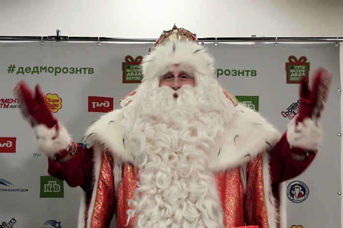 Визит в Екатеринбург Дед Мороз начал с зарядки