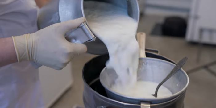 Закваска. Производство термостатных продуктов. Фото: скрин видео Талицкое молоко/You Tube
