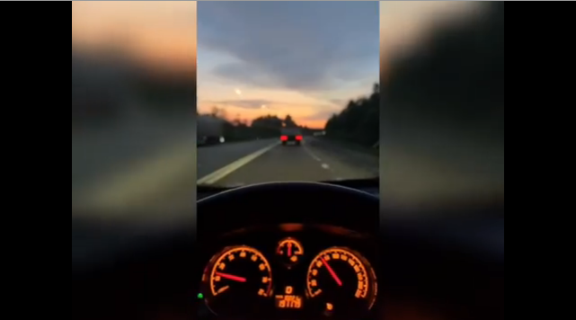   Узнав, что памятник Сузге увозят с территории компекса, Луиза Шамсутдинова бросилась в погоню за машиной, но   ее царицу все же увезли в неизвестном направлении. Фото: скрин URA.RU