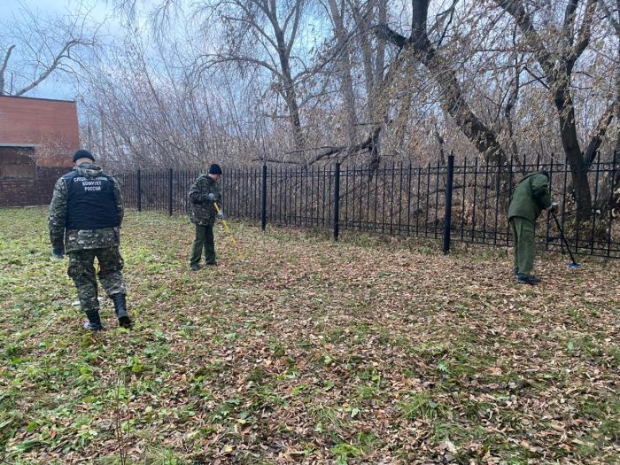  В осмотре места происшествия принимали участие, в том числе, представители отдела криминалистического сопровождения следствия (с дислокацией в городе Екатеринбурге) Главного управления криминалистики (Криминалистического центра) СК России, сообщили в пресс-службе ГУ МВД России по Свердловской области. Фото: СУ СК России по Свердловской области