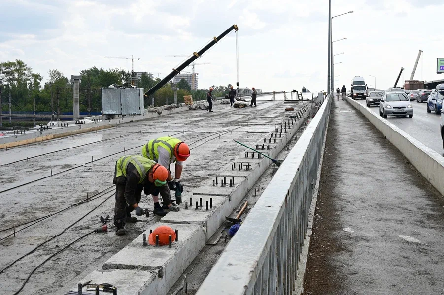 Движение по правому путепроводу развязки у «Калины» в Екатеринбурге запустят в августе