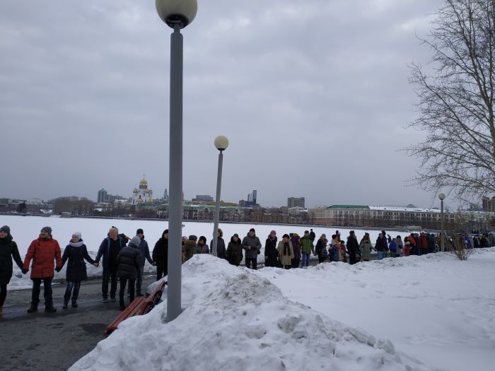 Акция против строительства храма на набережной Городского пруда в Екатеринбурге