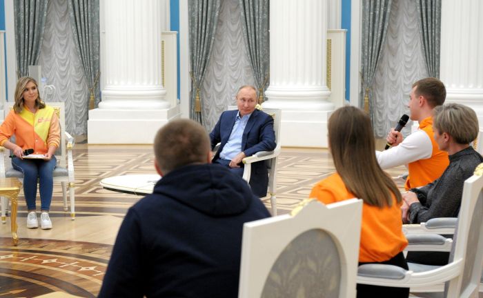 Встреча с участниками волонтерского движения «Мы вместе», 4 марта 2021 года. kremlin.ru
