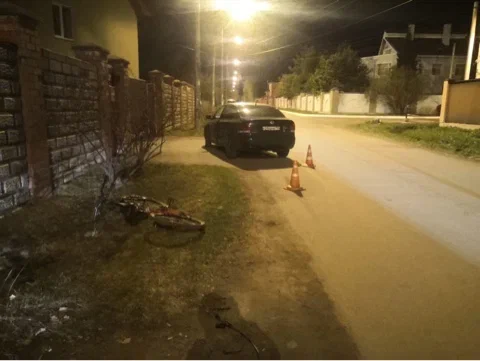 Подросток на велосипеде попал под машину в Екатеринбурге (ФОТО)