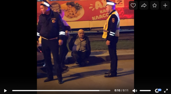 Пьяный водитель вылетел на тротуар в Екатеринбурге