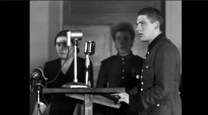 Обер-ефрейтор дивизии СС «Викинг» Ганс Изенман дает показания на судебном процессе в Киеве в 1946 году. Фото: скрин видео You Tube