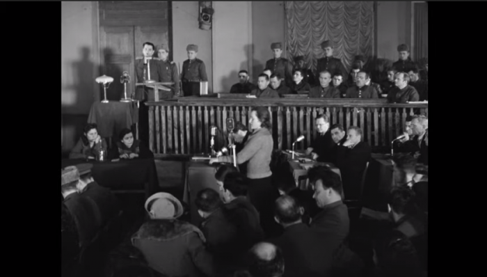 Свидетель на процессе в Киеве над немецко-фашистскими захватчиками в 1946 году, чудом спасшаяся Дина Проничева. Фото: скрин видео You Tube