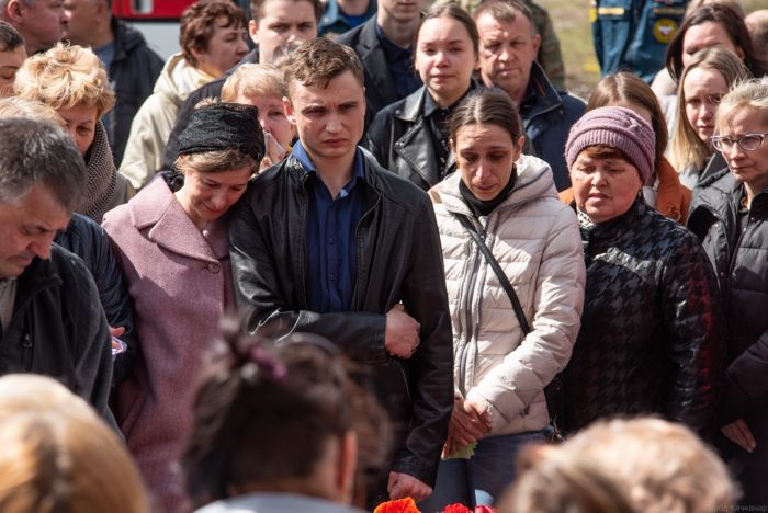 В Свердловской области простились с погибшим на Украине военнослужащим