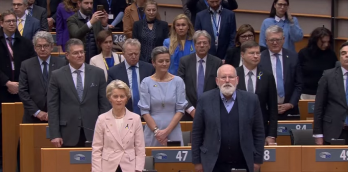 Украинского президента приветствовали в Европарламенте стоя. Фото: скрин видео You Tube