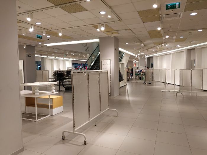 Магазин H&M накануне закрытия. Фото: Uralweb