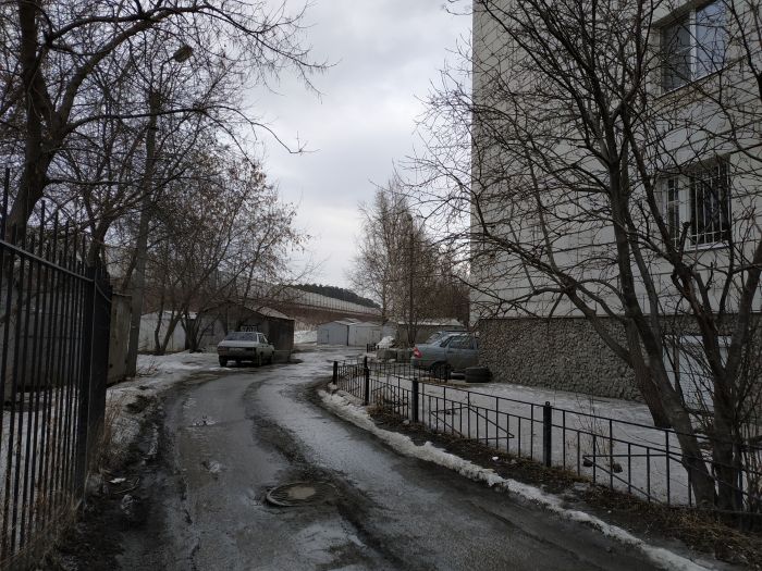 Тот самый проезд, где сегодня избили пешехода, зимой. Uralweb.ru 
