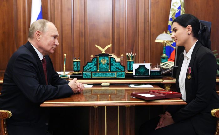  Встреча с дочерью Героя России Ольги Качуры Еленой Карабет в Кремле, 12 октября 2022 года, Москва.