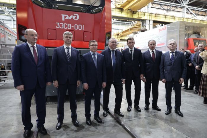 Производитель «Ласточек» выпустил новый отечественный грузовой электровоз