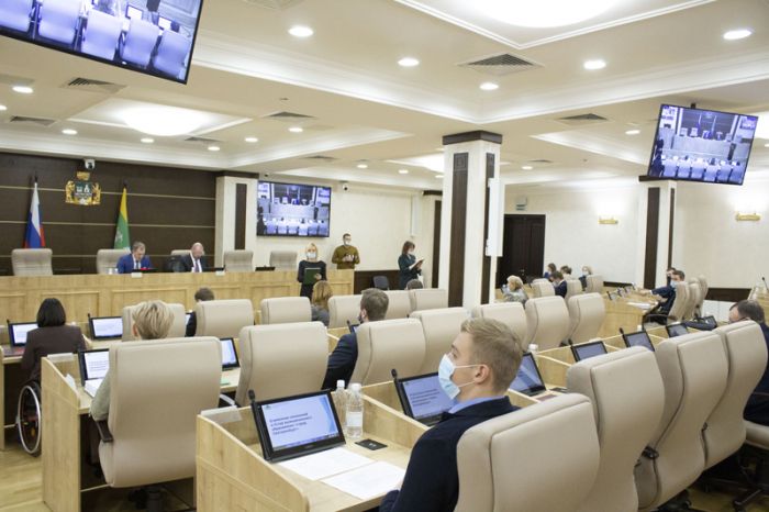 «Плюс ежемесячное поощрение». Гордума утвердит зарплаты чиновников мэрии Екатеринбурга на 2022 год