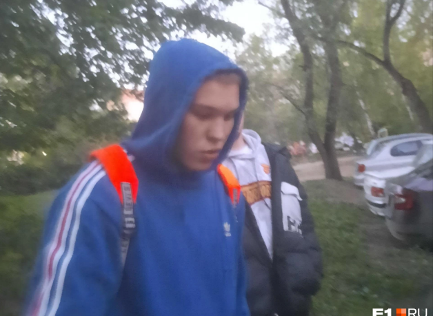 Женщине тоже удалось снять напавшего на нее молодчика. Фото: читателя Е1.RU