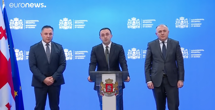 премьер-министр Грузии Ираклий Гарибашвили (в центре). Фото: скрин видео You Tube