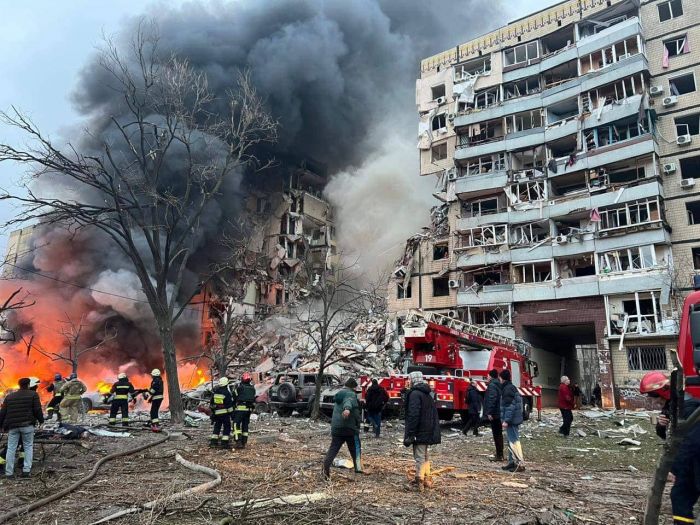 Арестович признал, что дом в Днепре взорвался из-за действий ПВО Украины