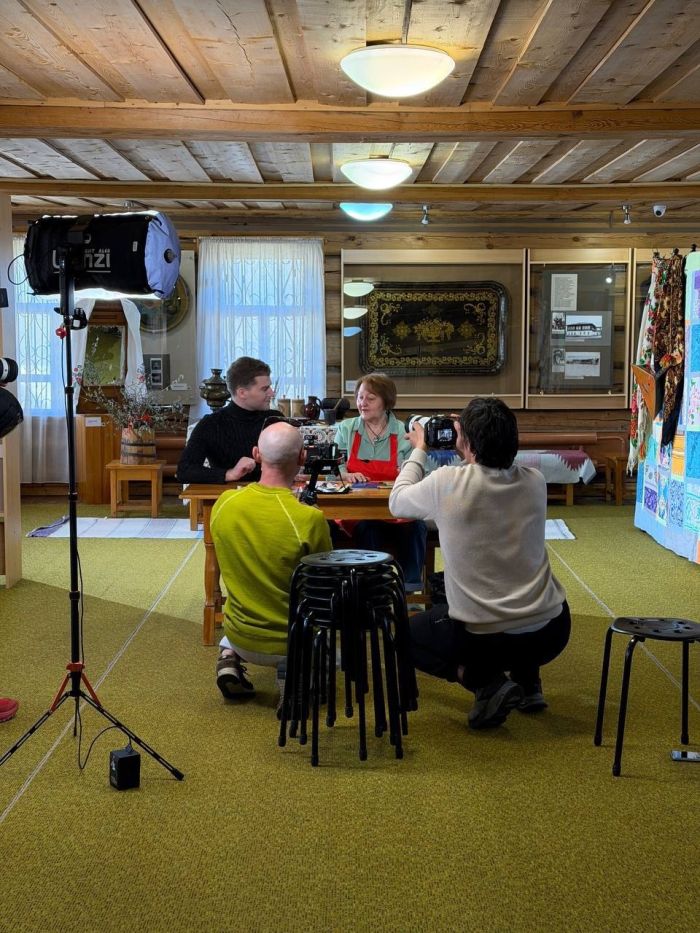 Ведущий Лео Канделаки. Фото: страница GEN Production во ВКонтакте