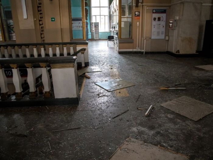 Украинский беспилотник ударил по зданию вокзала Курска