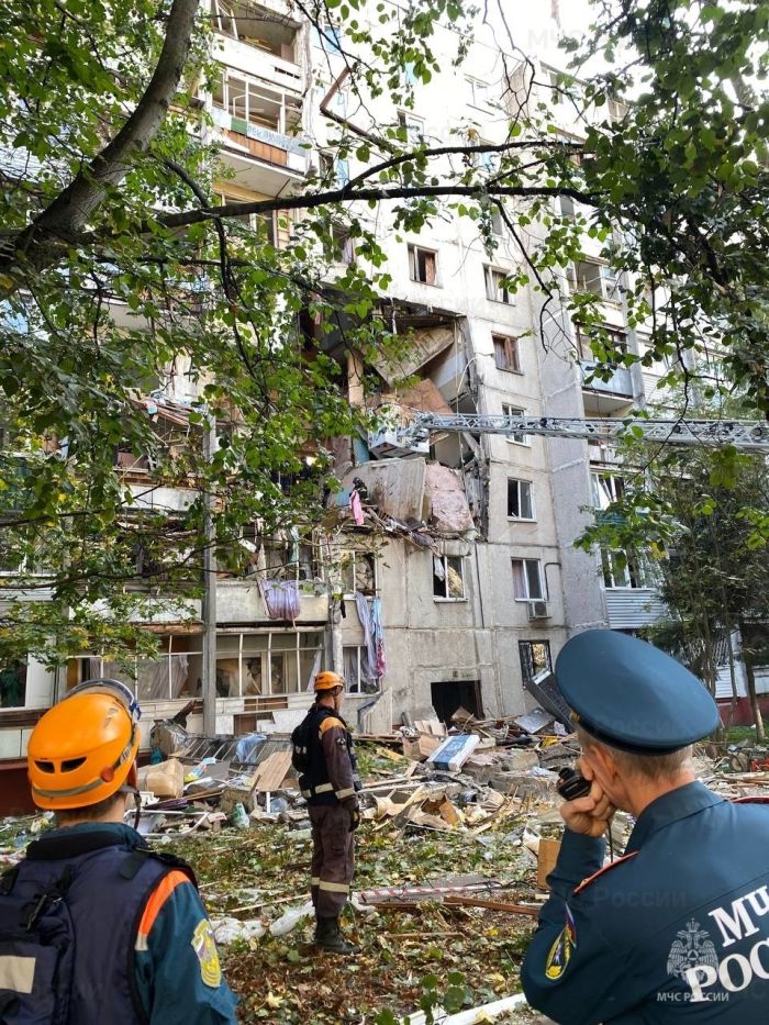 Момент обрушения плиты во время разбора спасателями завалов в Балашихе попал на ВИДЕО