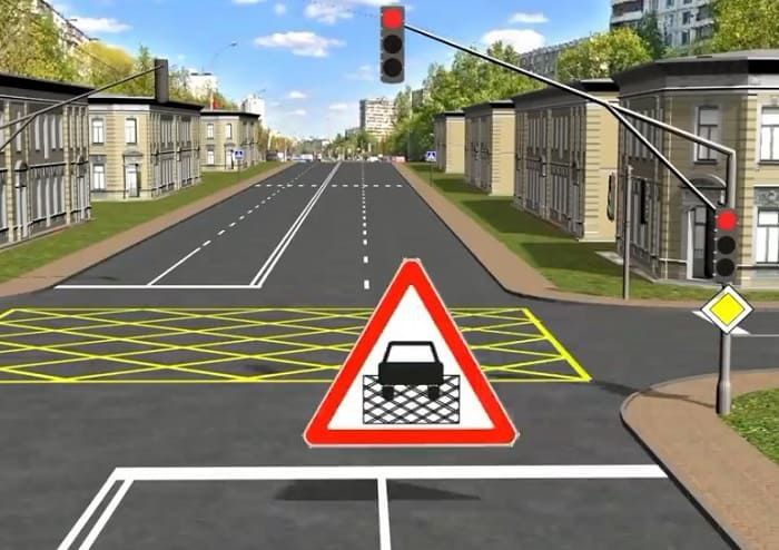 ГИБДД разъяснила правила проезда перекрестков с «вафельной разметкой», появившейся в Екатеринбурге