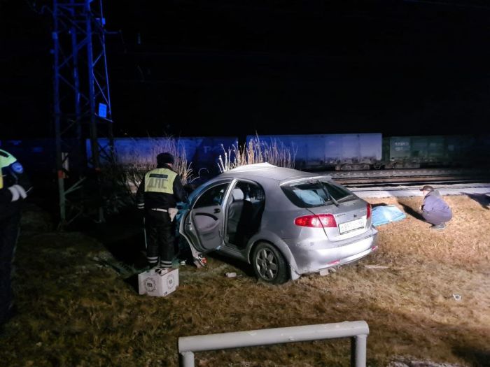 Женщина-пассажир погибла под Краснотурьинском в стоящем автомобиле