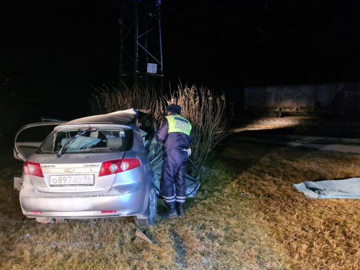 Женщина-пассажир погибла под Краснотурьинском в стоящем автомобиле