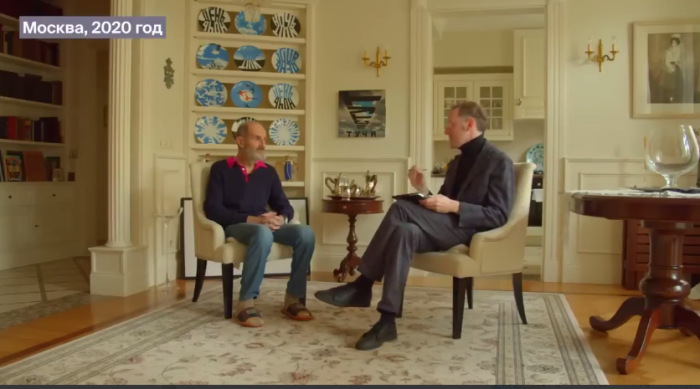 Владимир Раевский* ведет свой ютуб-канал, в котором интервьюирует известных личностей. Фото: скрин видео Telegram-канала СВЕТ Екатеринбург 